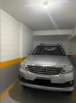 TOYOTA HILUX SW4 2.7 SR 7 LUGARES 4X2 16V FLEX 4P AUTOMÁTICO TOYOTA HILUX SW4 2.7 SR 7 LUGARES 4X2 16V FLEX 4P AUTOMÁTICO